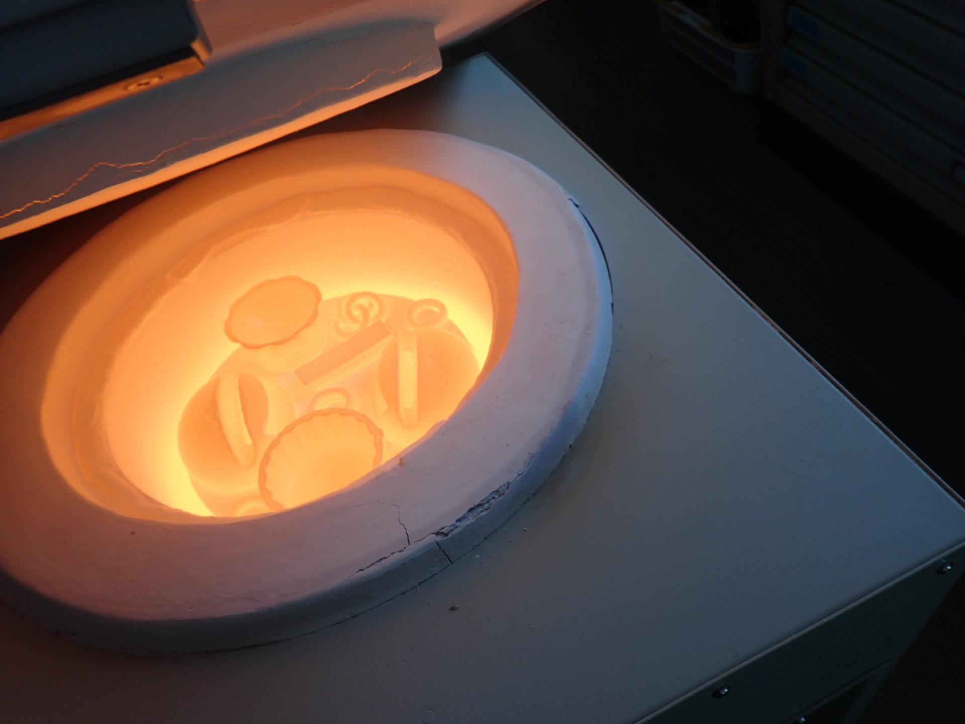 焼成炉で本焼成