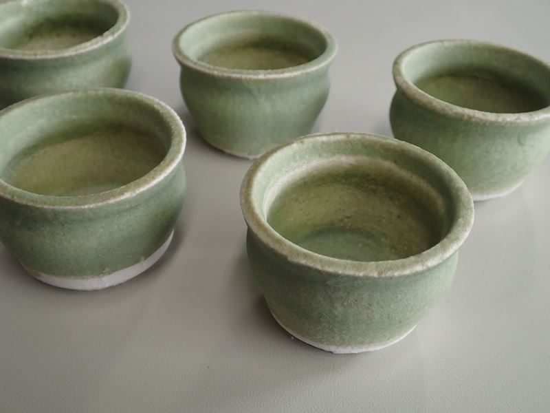 ぐい呑みに色付きの釉薬