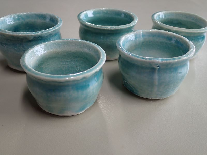 ぐい呑みに色付きの釉薬