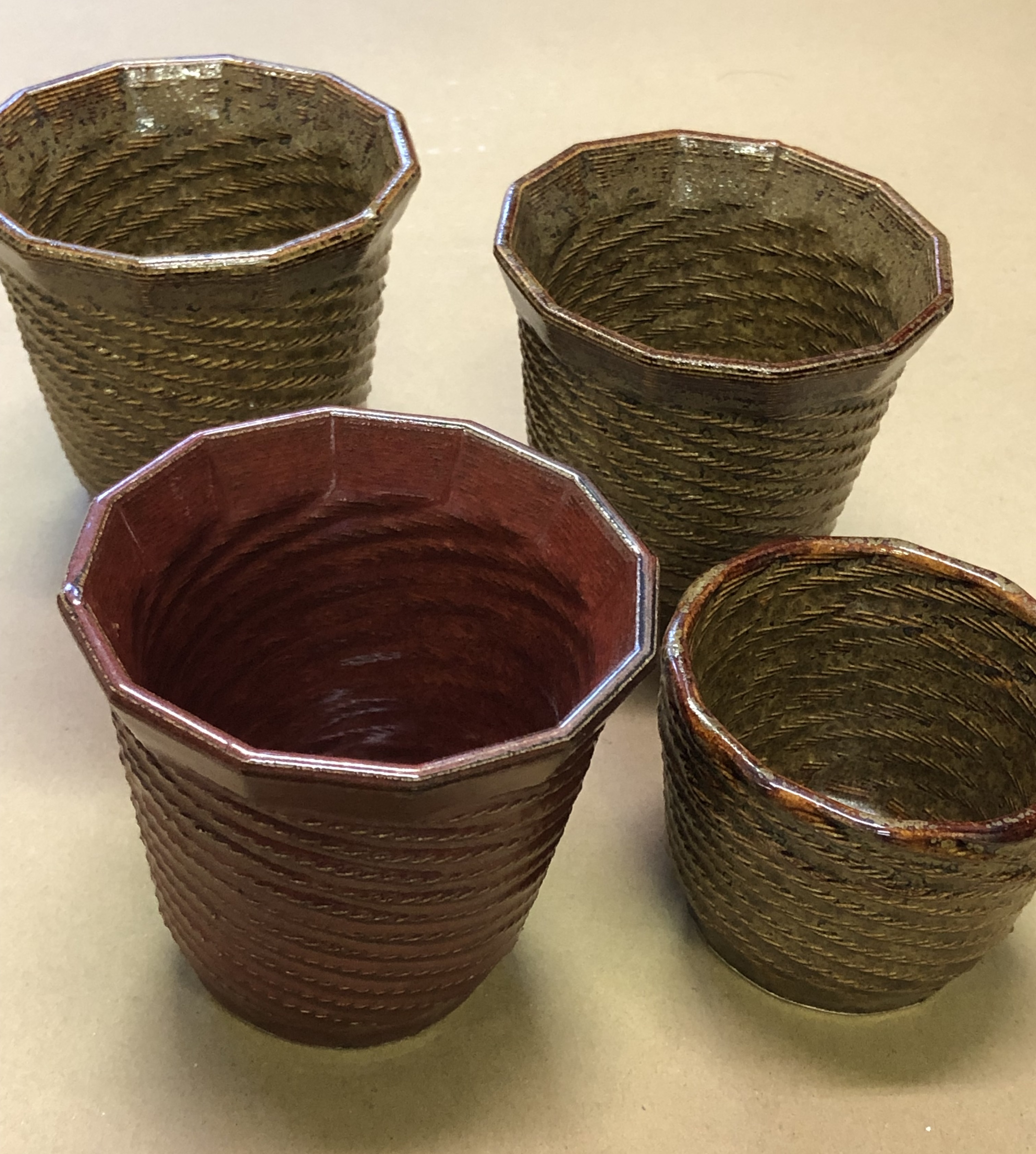 陶土・粘土を３Dプリンター造形し、施釉後本焼成